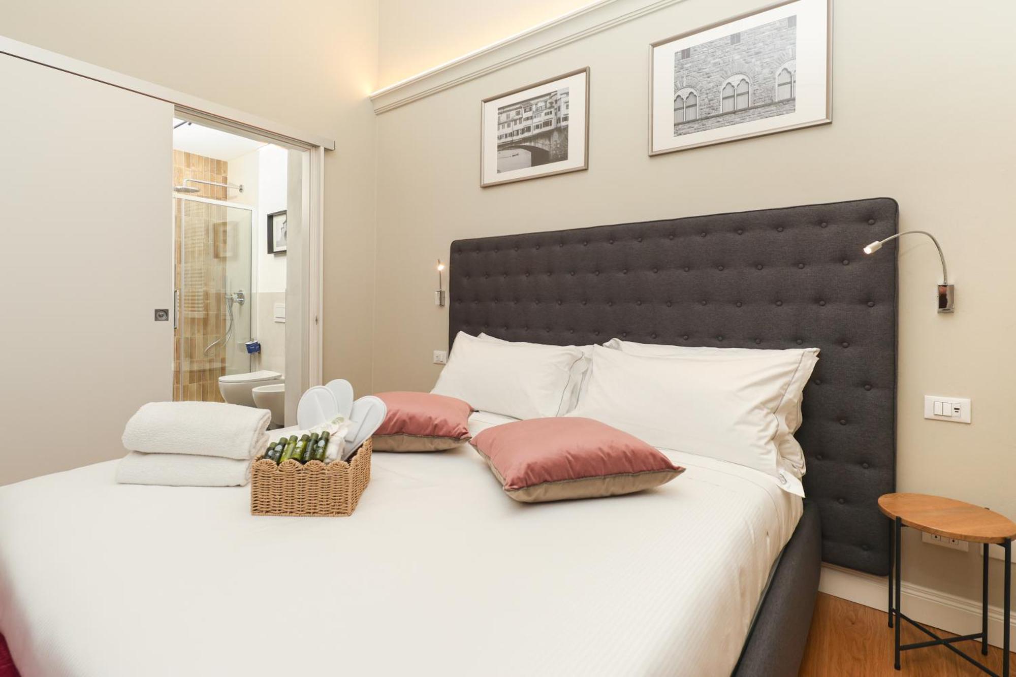 N7 Rooms Firenze Bagian luar foto